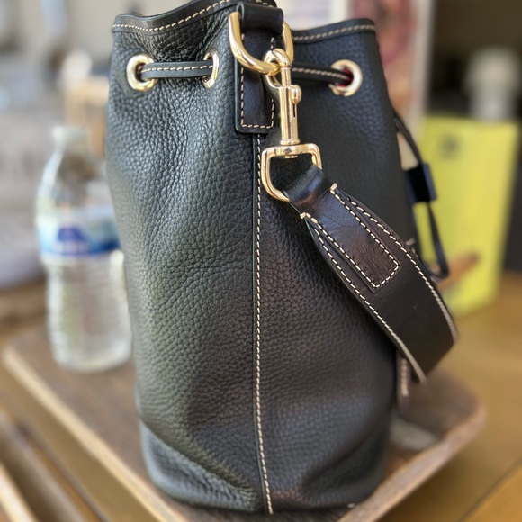 Black Dooney & Bourke Pebble Grain Drawstring EUC $79 - Picture 2 of 11
